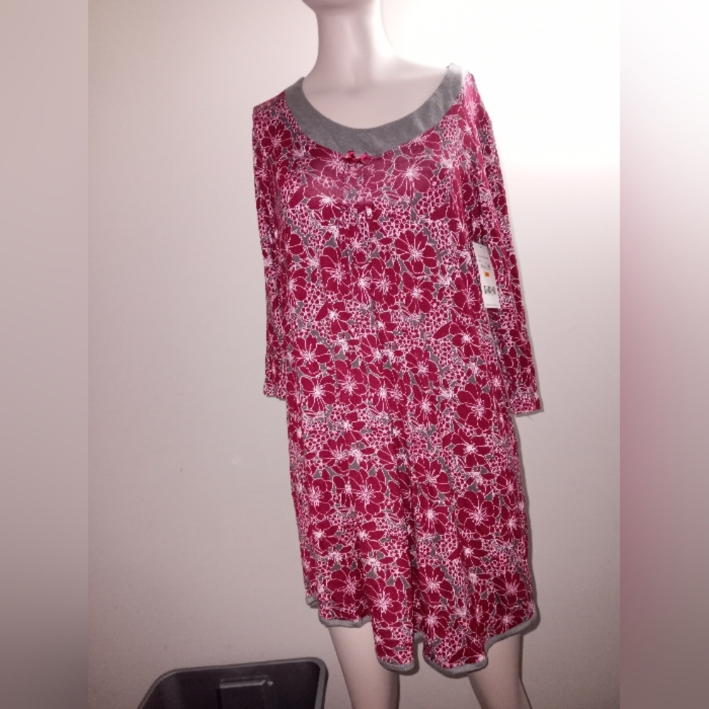 Rene rofe floral print long sleeve nightgown size small New with tags